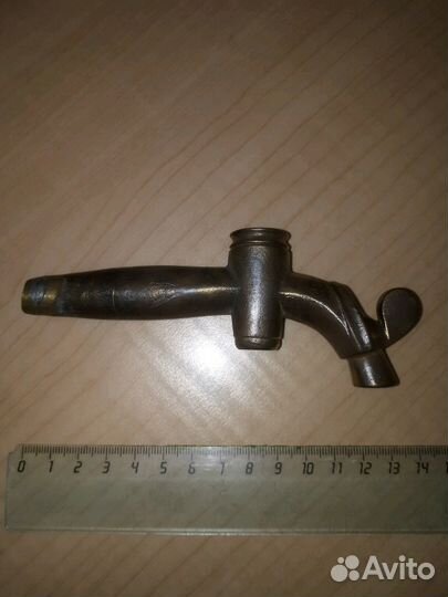 Старинный кран, носик