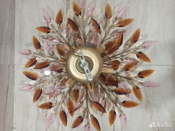 Продается люстра из цветного стекла