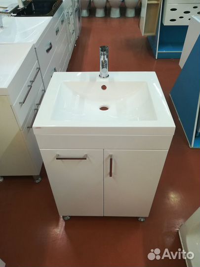 Тумба с корзиной для белья