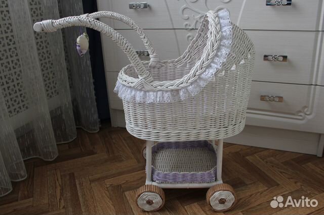Коляска плетёная для кукол