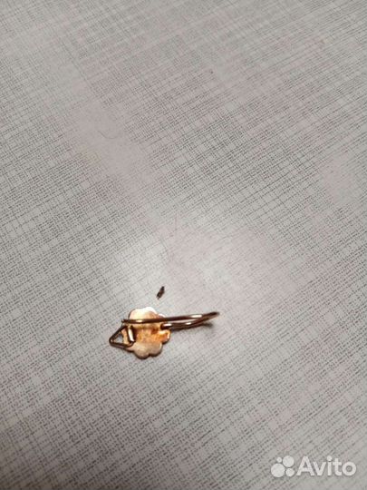 Золотая серёжка и брошь