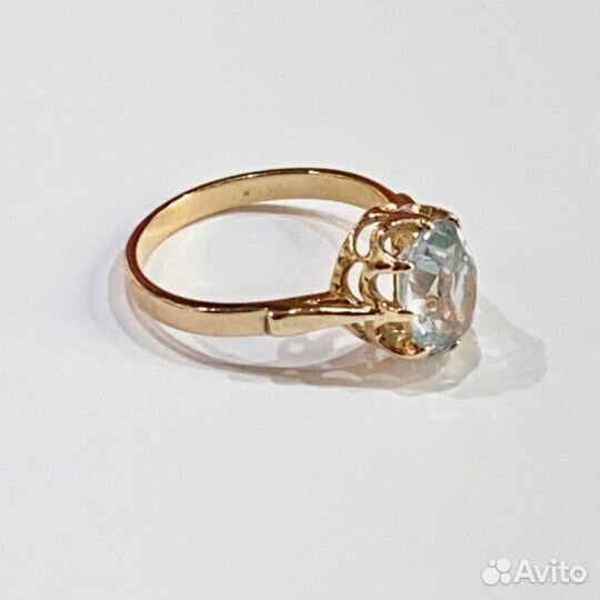 Золотое кольцо с камнем