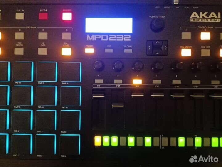 Akai MPD 232