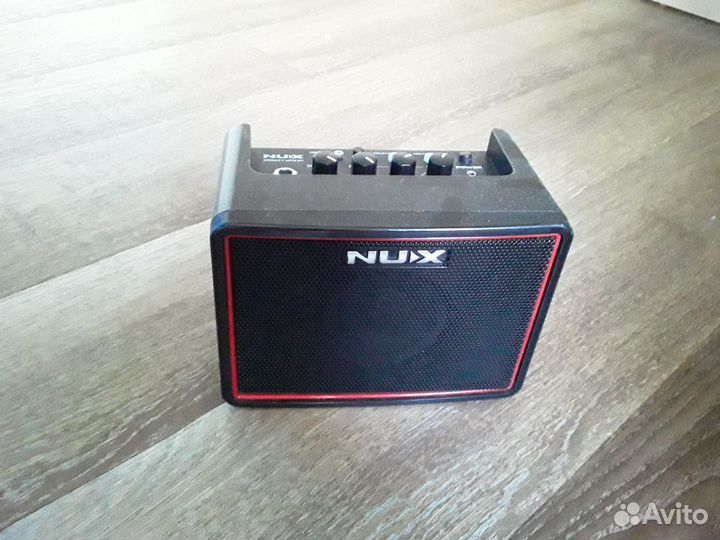 Комбоусилитель гитарный на батарейках Nux Lite BT