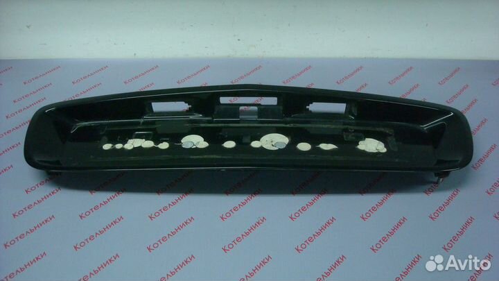 Nissan 90810-AU200 накладка крышки багажника