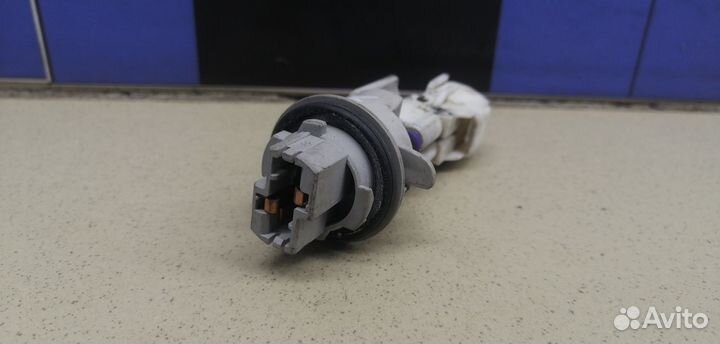 Патрон лампы Avensis II 2003-2008