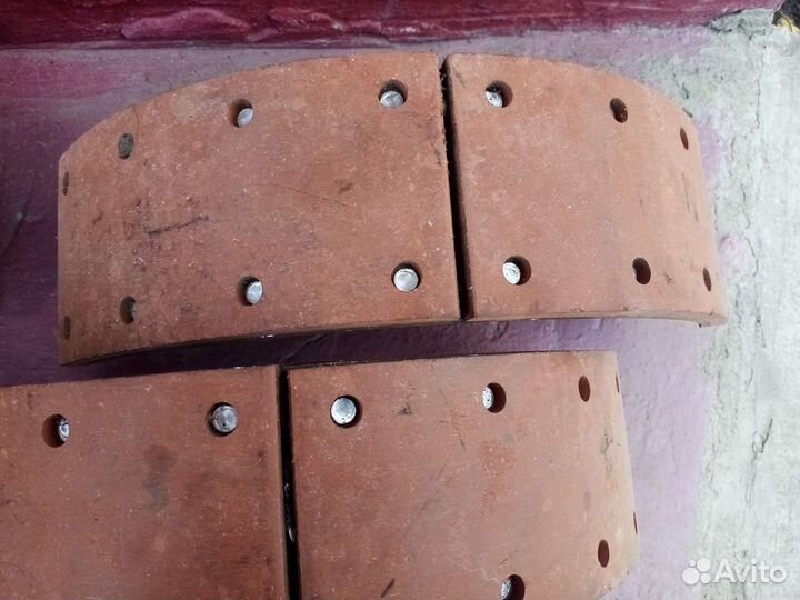 Тормозные колодки паз