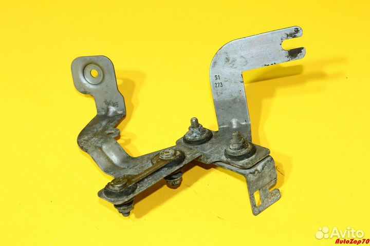 VW Phaeton Кронштейн эл.магнитных клапанов турбины