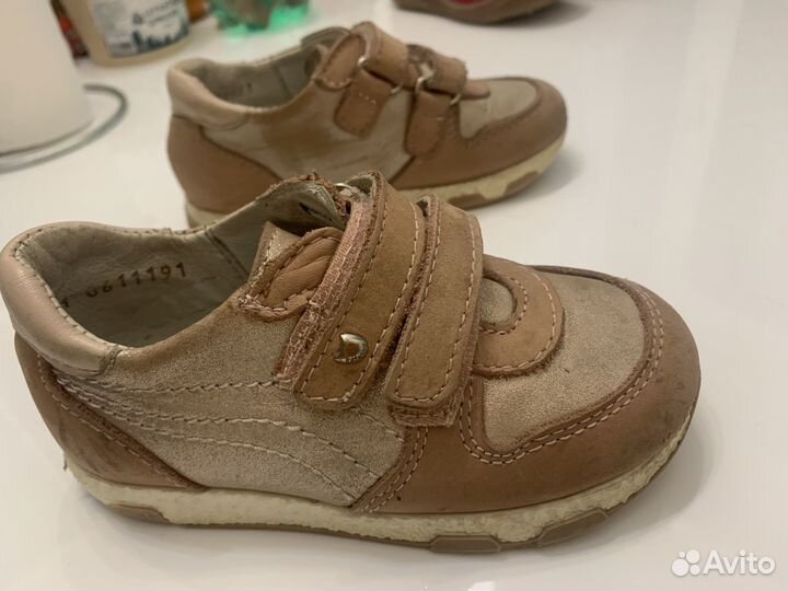 Кроссовки для девочки23-24 размера