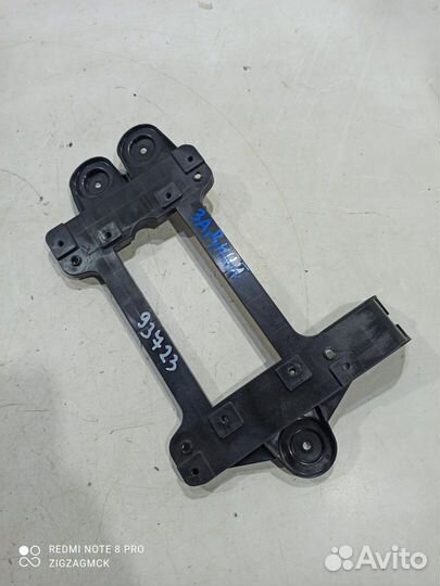 Кронштейн(крепление) кузова задний (Audi Q8)