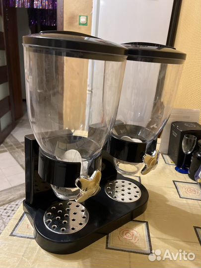 Диспенсер для сыпучих продуктов