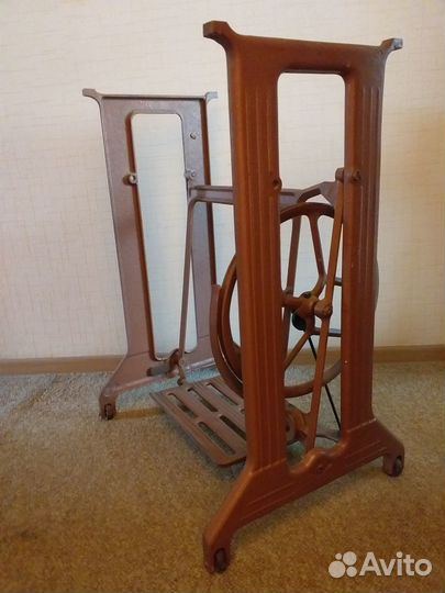 Станина чугунная от советской швейной машинки