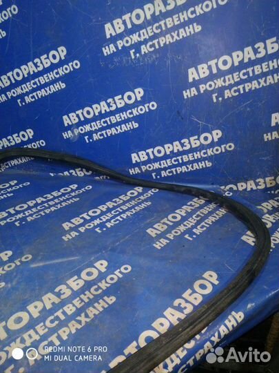 Уплотнительная резинка двери Ваз Лада Калина седан