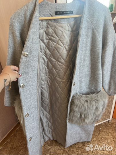 Пальто с меховыми карманами
