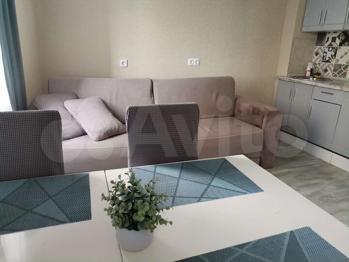 2-к. квартира, 49 м², 1/17 эт.