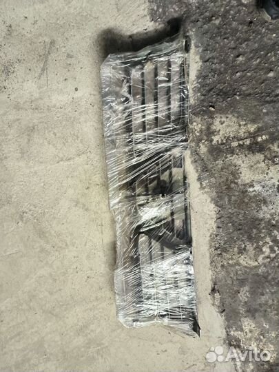 Решетка радиатора Nissan Patrol Safari Y61