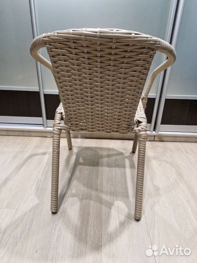 Стул плетеный из ротанга