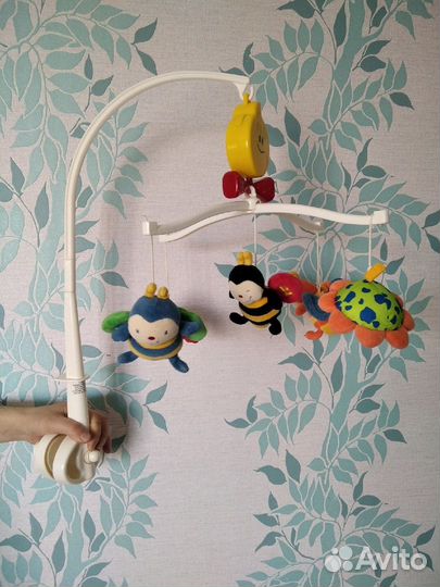 Музыкальный мобиль на кроватку