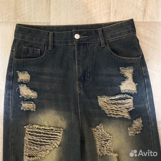 Distressed buggy jeans