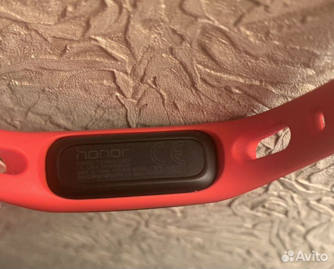 Фитнес-браслет honor band 4 running красный