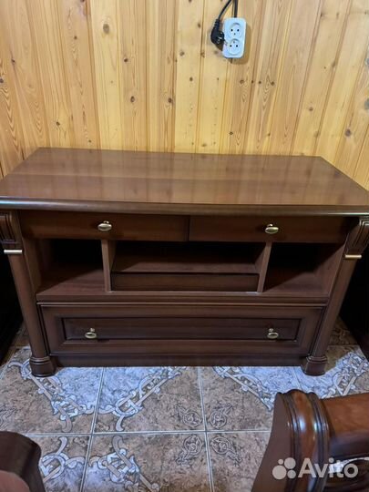 Тумба под телевизор из массива