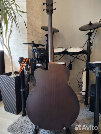 Акустическая безладовая бас гитара