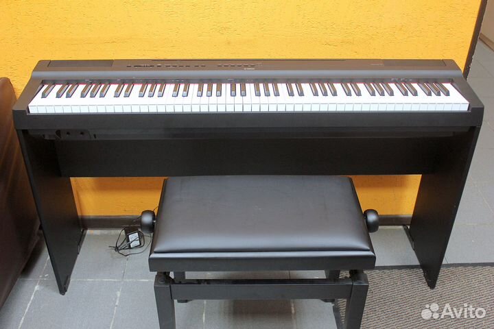 Yamaha P125 с подставкой и банкеткой