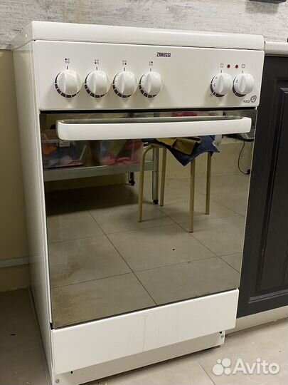 Плита электрическая Zanussi ZCV560NW