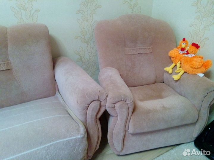 Два кресла.Мягкая мебель