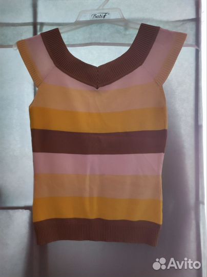 Жилет вязанный женский