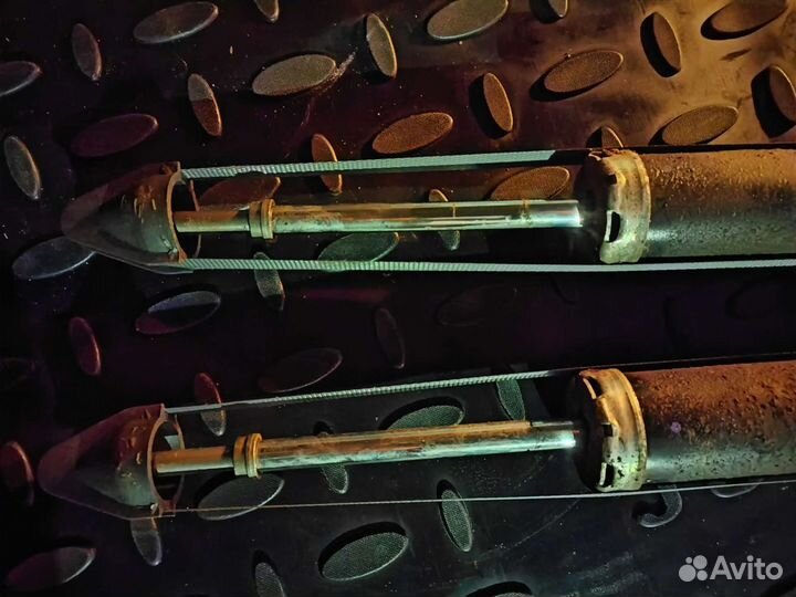 Задние амортизаторы Nissan Juke