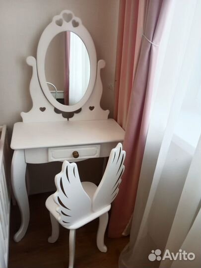 Детский туалетный столик