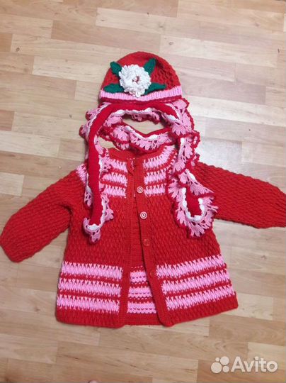 Вязаный комплект для девочки