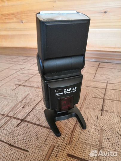 Фотовспышка DAF42