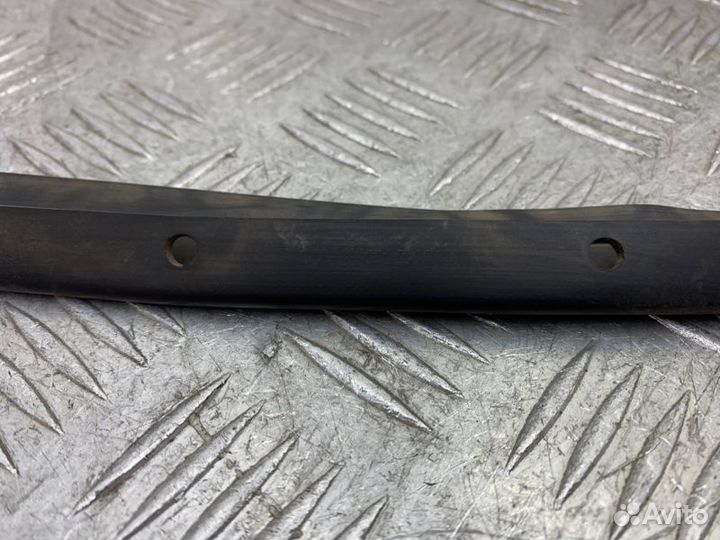 Уплотнитель капота Toyota Camry V40 2azfe 2010