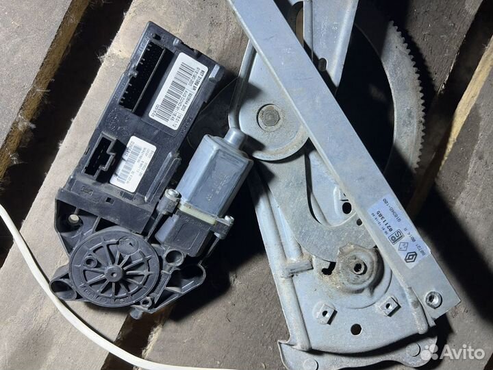 Стеклоподъемник передний Renault Megane 3 меган