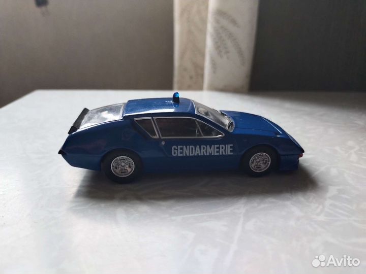Полицейские машины мира выпуск 11 Renault Alpine