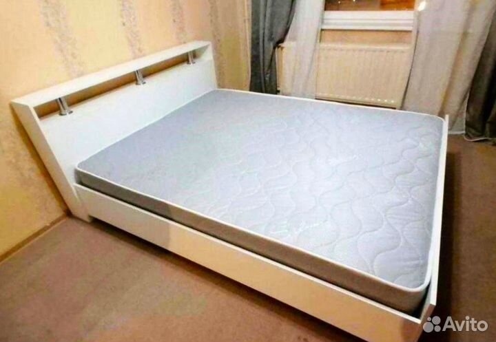 Кровать двуспальная