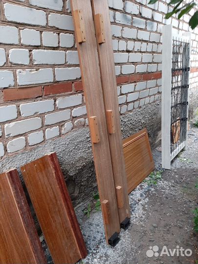 Кровать с прикроватными тумбочками