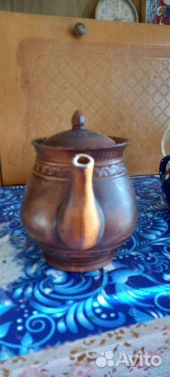Чайник и ваза из обожжённой глины