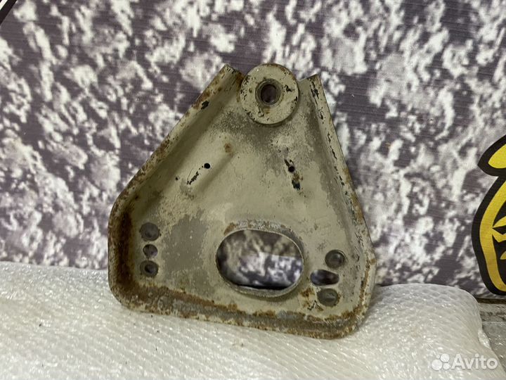 Кронштейн подрамника правый Nissan Teana J32 Теана