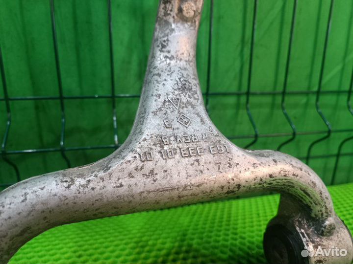 Рычаг подвески верхний передний правый