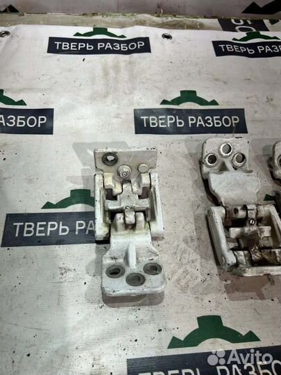 Петля двери - задняя Ford Transit MK8 2.2