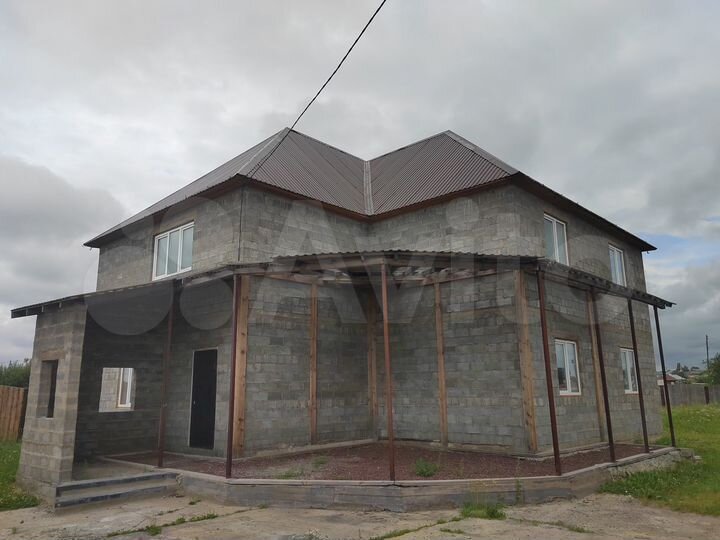 Коттедж 200 м² на участке 15 сот.