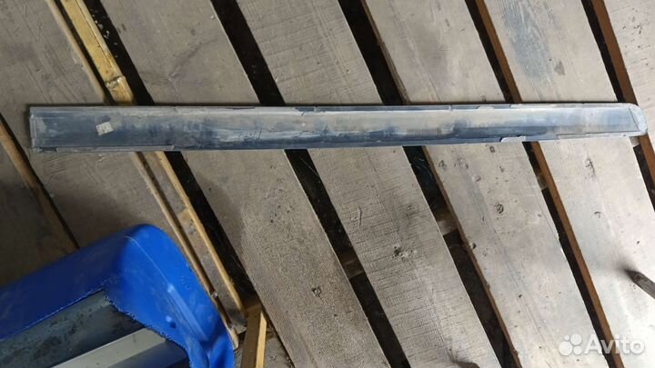 Молдинг передней правой двери Гранта