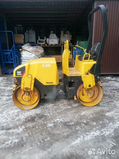 Дорожный каток CAT CB24B, 2014