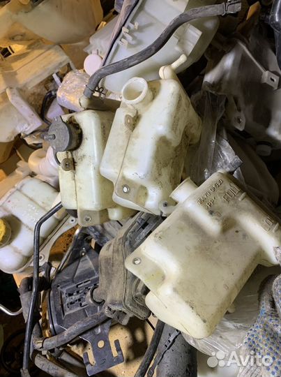 Расширительный бочок Тойота Авенсис t25 1az