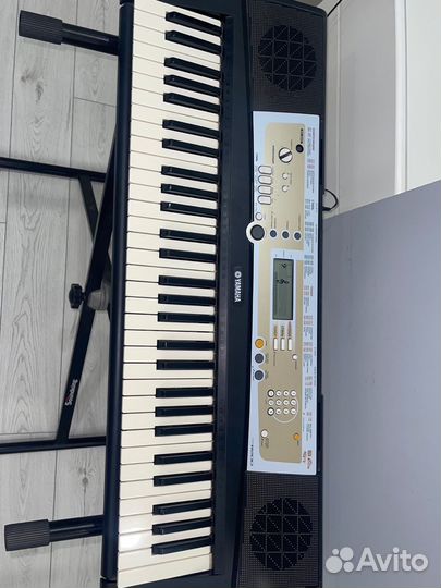 Синтезатор yamaha R200 отличное состояние