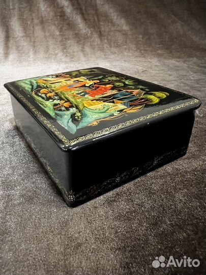 Шла девица за водой.Шкатулка.Палех.1975 год