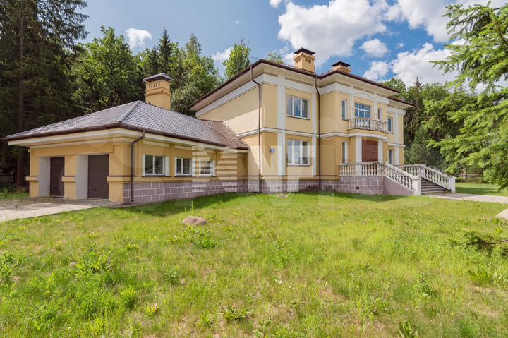 Дом 800 м² на участке 30 сот.